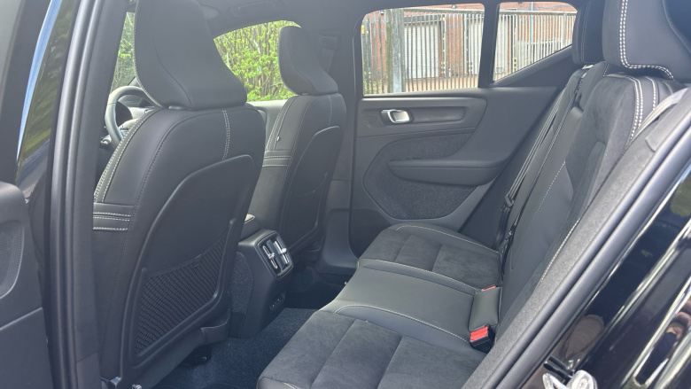 Volvo EX40 185kW Ext Range Ultra Black Edition 82kWh 5dr Auto Electric Estate